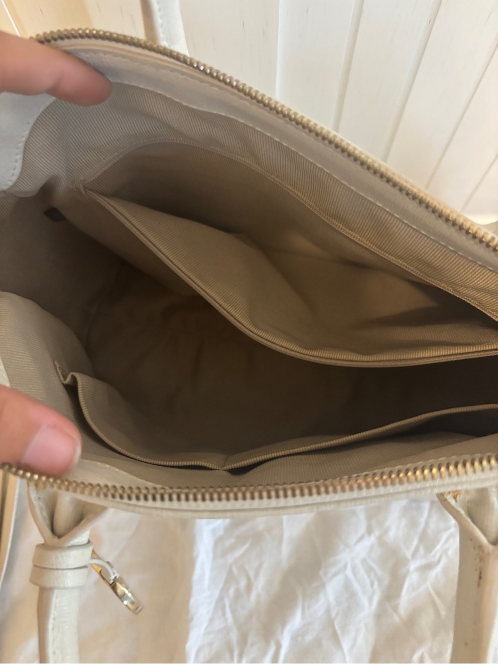 Authentic Furla White Handbag/Shoulder Bag - Picture 7 of 10